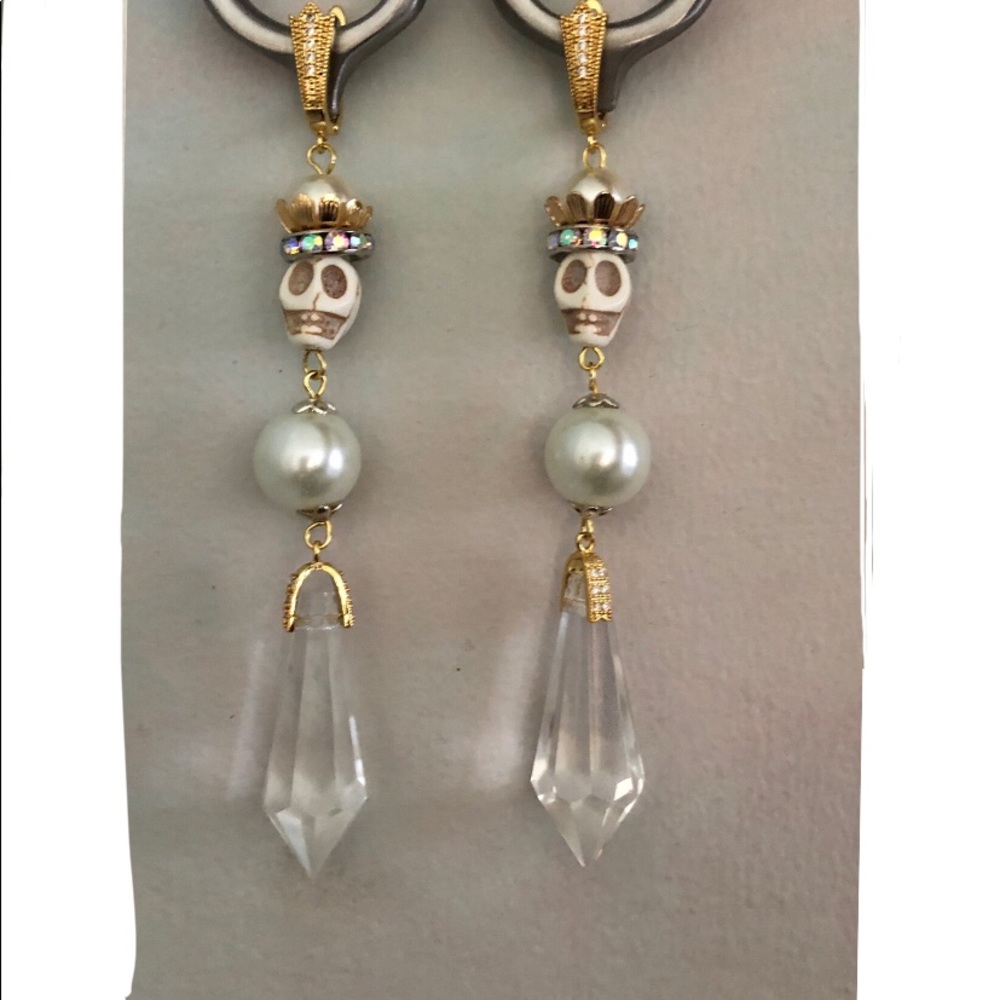 Skull king earrings
